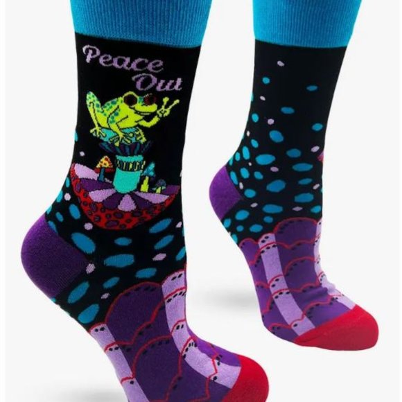 Peace Out  Ladies Crew Socks - Picture 1 of 3